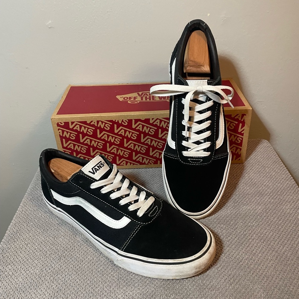 Old Skool Vans men’s size 12 black and white like new with a couple faint scuffs